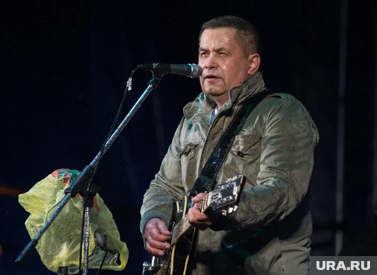 Николай Расторгуев хотел отблагодарить Владимира Путина за подаренный кортик