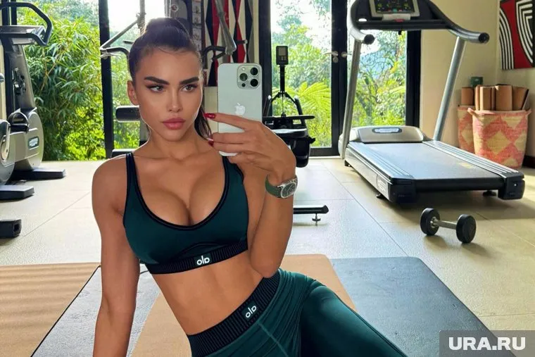 Павел Дуров непубличный человек и скрывает личную жизнь, поэтому неизвестно до конца, встречается ли он с Дианой Бако