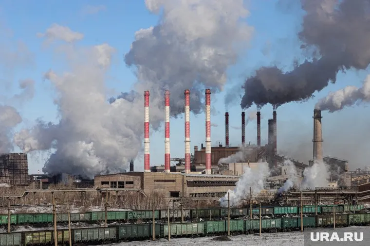 Работу ЧМК в большой степени определяет высокая долговая нагрузка