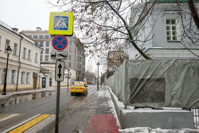 Усадьба Долгоруких-Бобринских по улице Малая Никитская в Москве. Москва