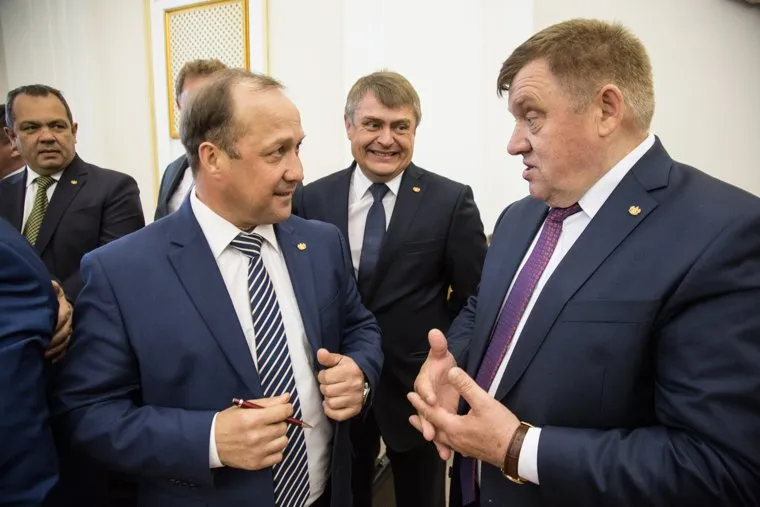 Представление ВРИО губернатора Тюменской области Александра Моора полномочным представителем президента Игорем Холманских. Тюмень