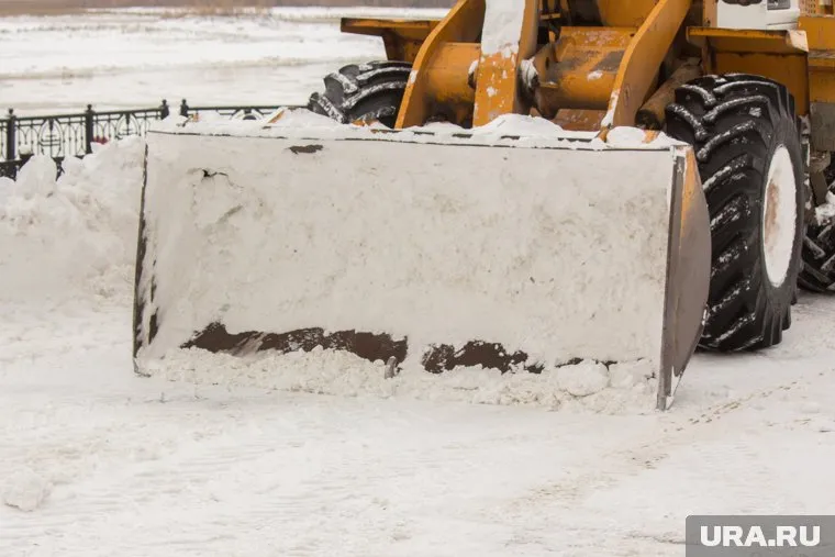 В Югре под лед провалился трактор вместе с водителем
