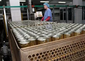 Доктор Мясников назвал популярные продукты, которые могут спровоцировать ботулизм