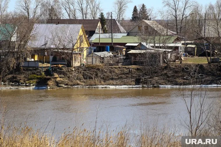 Вооруженный налетчик пришел в дом, расположенный в одном из садоводств