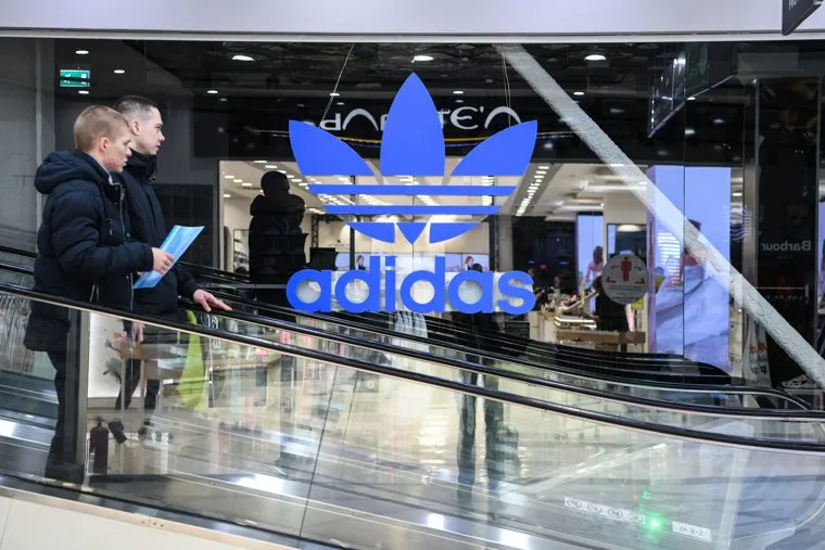 Закрытые магазины Адидас в ТРЦ Гринвич. Екатеринбург