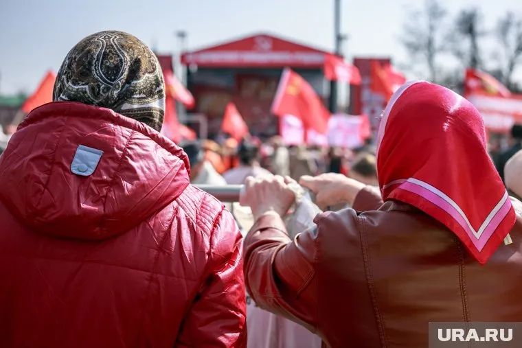 Пенсионеры все чаще стали кредитоваться в банках не от хорошей жизни, уверены эксперты