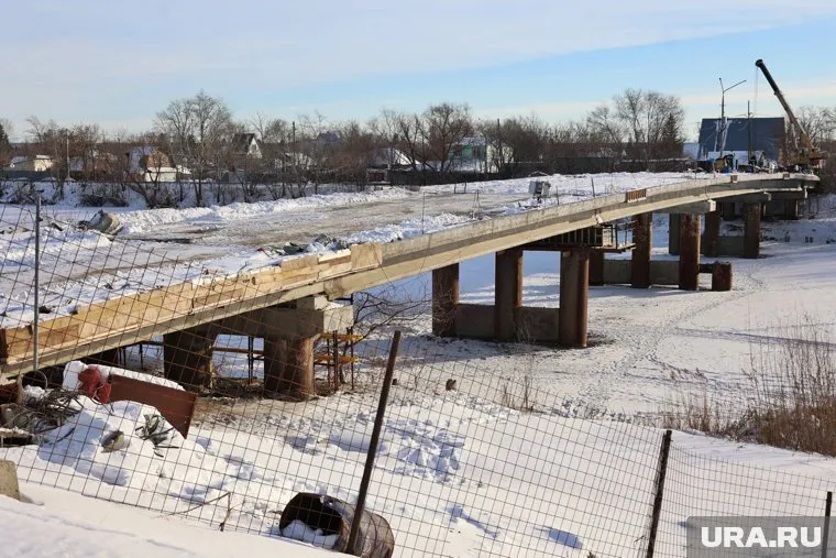 Подрядчик будет обязан заниматься уборкой мостов до конца года