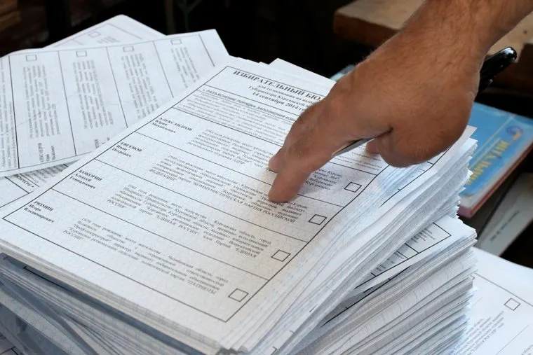 Прием-передача избирательных бюллетенейКурган, выборы 2014, избирательный бюллетень