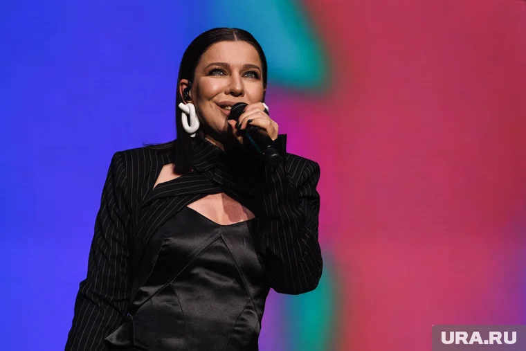 Елка вычеркнула Борисполь из хита на концерте в Москве