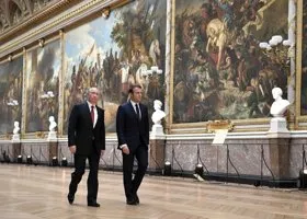 Макрон вступился за Россию