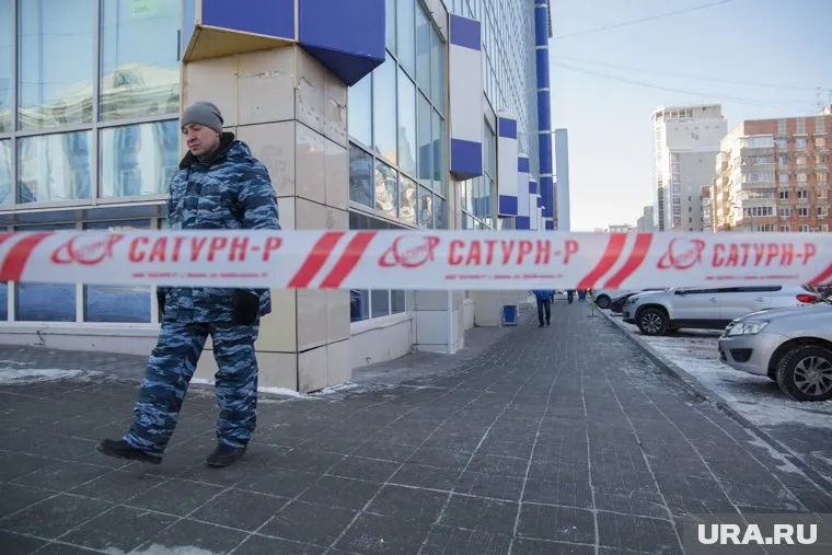 В компании «Сатурн-Р» сотрудники ФСБ изымали документацию