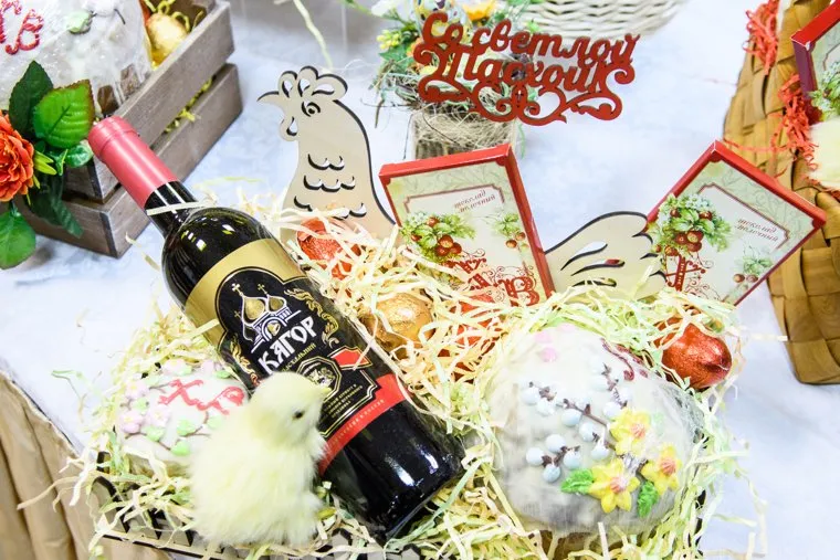 Подготовка к Пасхе в Ново-Тихвинском монастыре. Екатеринбург