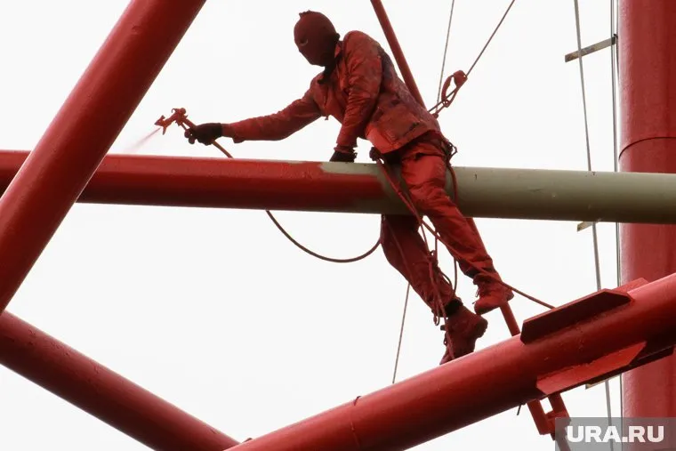 Свой праздник отмечают промышленные альпинисты