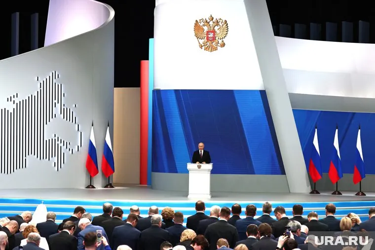 Россия нуждается в более справедливой налоговой системе, заявил Владимир Путин