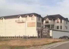 Куратор челябинских зон Ахмед Шалинский построил дворец в Чечне