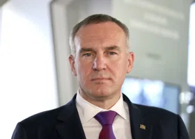 Губернатор Кухарук оценил благоустройство в районе ХМАО