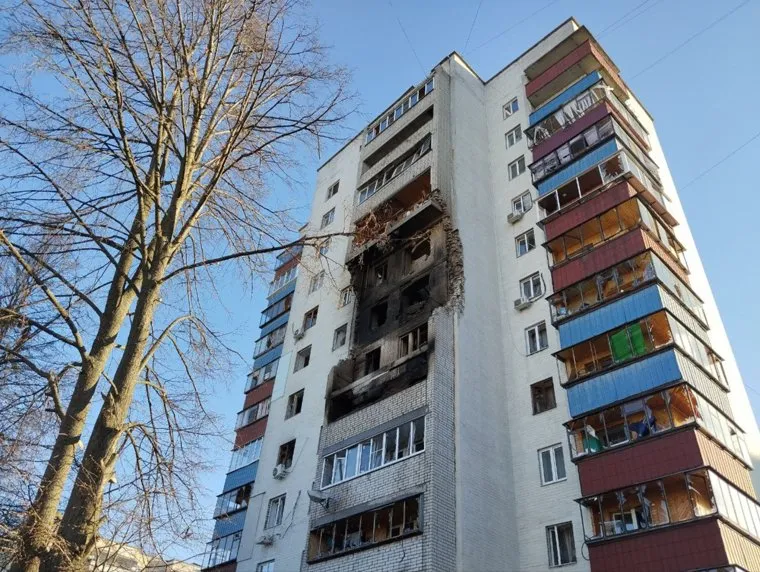 В многоэтажке после удара дрона вспыхнул пожар