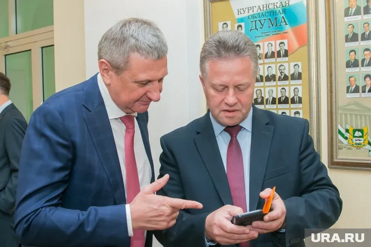 Депутат облдумы Сергей Муратов (слева) создал аккаунты в соцсетях «ВКонтакте» и в Instagram
