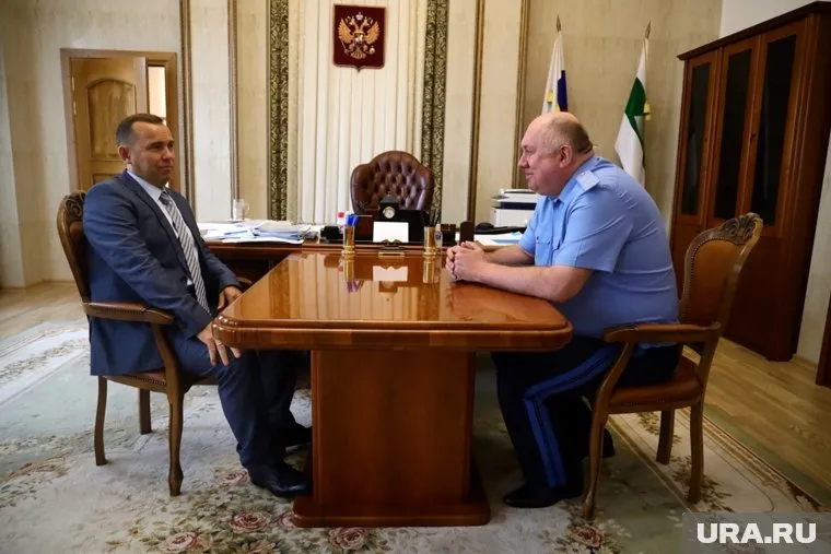 Юрий Кудрявцев (справа) стал начальником погрануправления Курганской и Тюменской областей