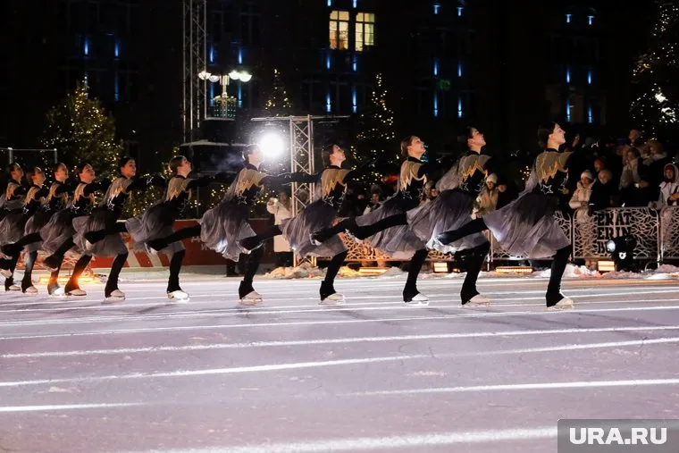 На лед вышли звезды мирового фигурного катания