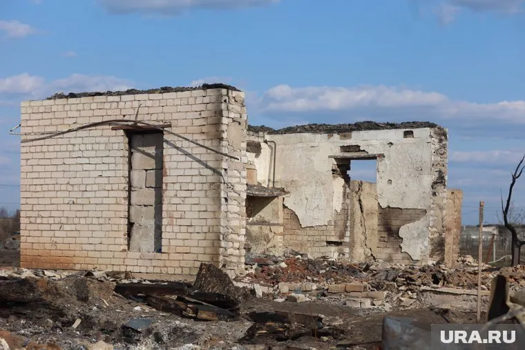 Курганцы получают компенсации за сгоревшие садовые дома