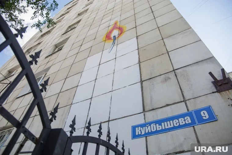 «Свечу» на фасаде дома №9 по улице Куйбышева закрасили