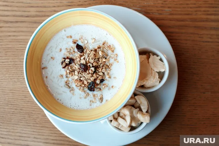 Взрослым людям на завтрак лучше есть кашу, сказал Алексей Калинчев