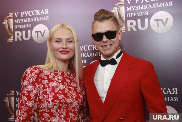 Митя Фомин (справа) прилетел в Екатеринбург прошедшим утром