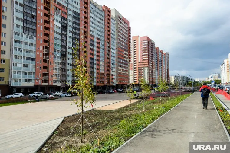 На первых этажах первичное жилье в городе стоит больше на 21%, на последних — на 23%