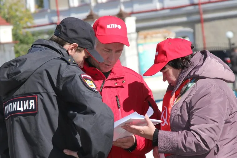 Пикет КПРФКурган, полицейский, сидоров яков, кпрф пикет
