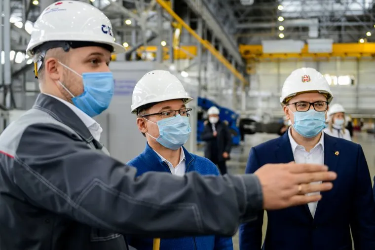 Визит полномочного представителя Президента Российской Федерации в Уральском федеральном округе Владимира Якушева на предприятия АО «Конар». Челябинск