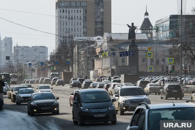 Сейчас налог на роскошь распространяется на автомобили, стоимость которых больше трех миллионов рублей