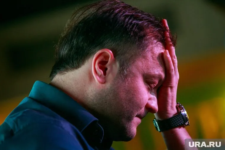 «Тайбоксеры» перебивали политолога и требовали закончить встречу