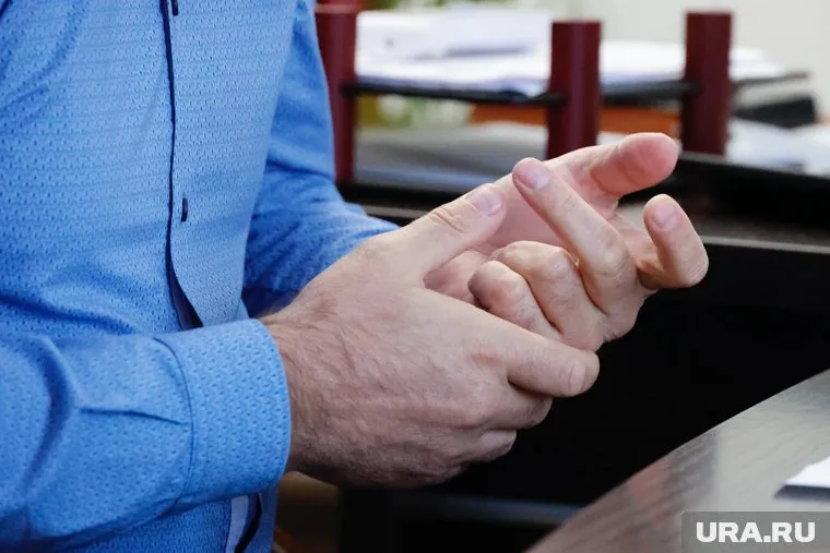 Для ухода за кожей в отопительный сезон стоит умываться теплой водой, добавить в рацион рыбий жир, заявила дерматолог