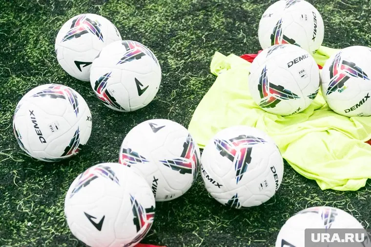 Тюменские спортсмены показали хорошую игру в матче с соперниками из Саратова, но все же забили всего один гол