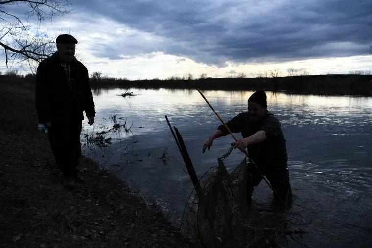 Бурение скважин в пойме реки Тобол у села Бараба. Курганская область