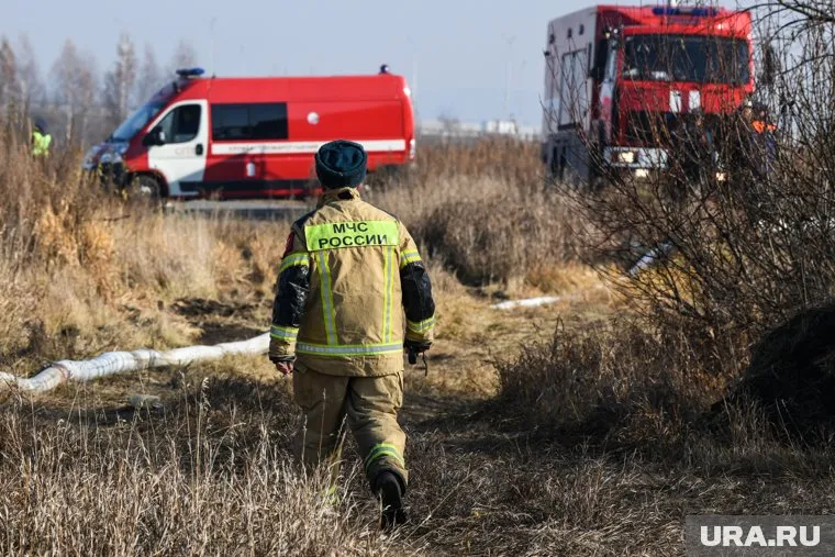 К деревне Муллаши приближается пожар