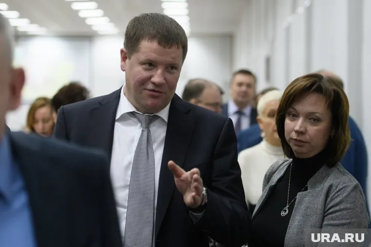 «Война» Юлии Прытковой (справа) с Дмитрием Поляниным длится уже больше полугода
