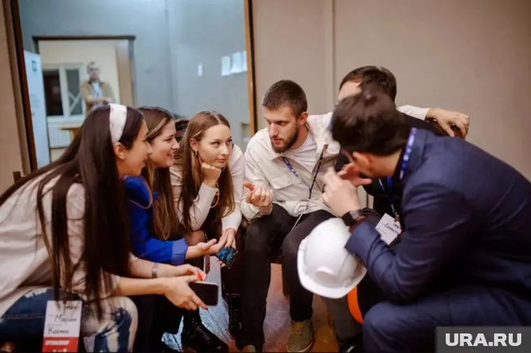 С помощью бизнес-игры «Город 423» молодые люди активно строят свои бизнесы (фото из архива)