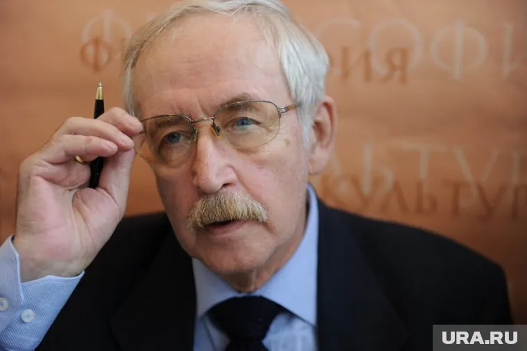 Василий Ливанов был госпитализирован в Москве