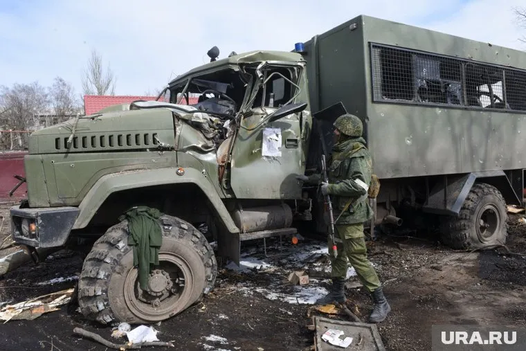 Российские военные охраняют Донбасс, заявили в посольстве