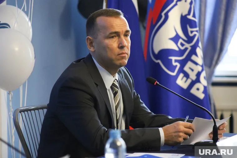 Хотя губернатор Вадим Шумков не состоит в ЕР, он иногда появляется на мероприятиях партии