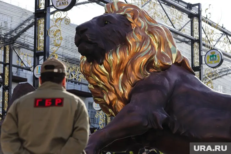 Пятиметровый лев буквально взорвал местную повестку