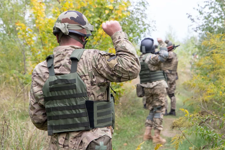 Для того, чтобы избежать призыва, военнослужащие платят от 1 тыс. до 15 тыс. долларов, указано в сообщении