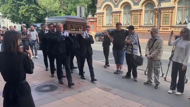 Прощание проходит в Доме литераторов в Москве