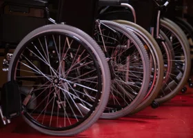 Как инвалидам в Тюменской области получить кресло-коляску или трость бесплатно