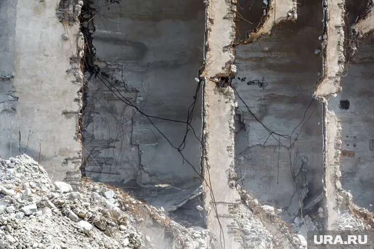 Службы продолжают разбор завалов