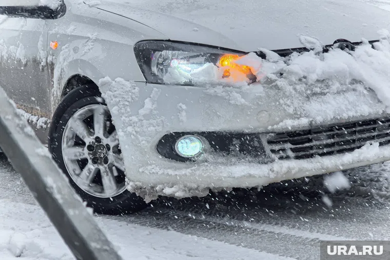 Из-за метели и снега на дорогах плохая видимость