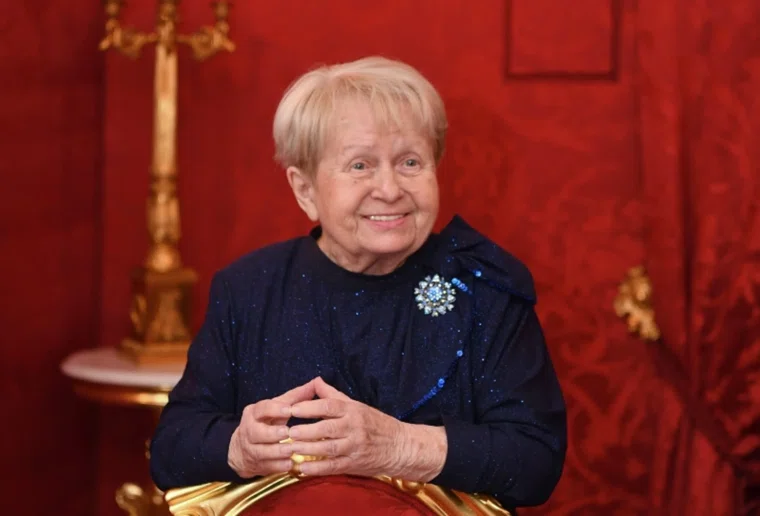 Путин подчеркнул, что жизнь Пахмутовой является примером преданного служения любимому делу