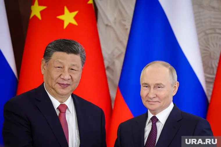 Путин, Си Цзиньпин и Ким Чен Ын коротко побеседовали по пути на трибуну парада в Пекине